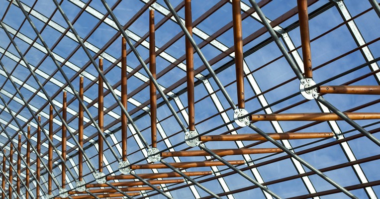 AI agent memory: a copper tubular framework carrying a glass roof, every joint holding a connection open